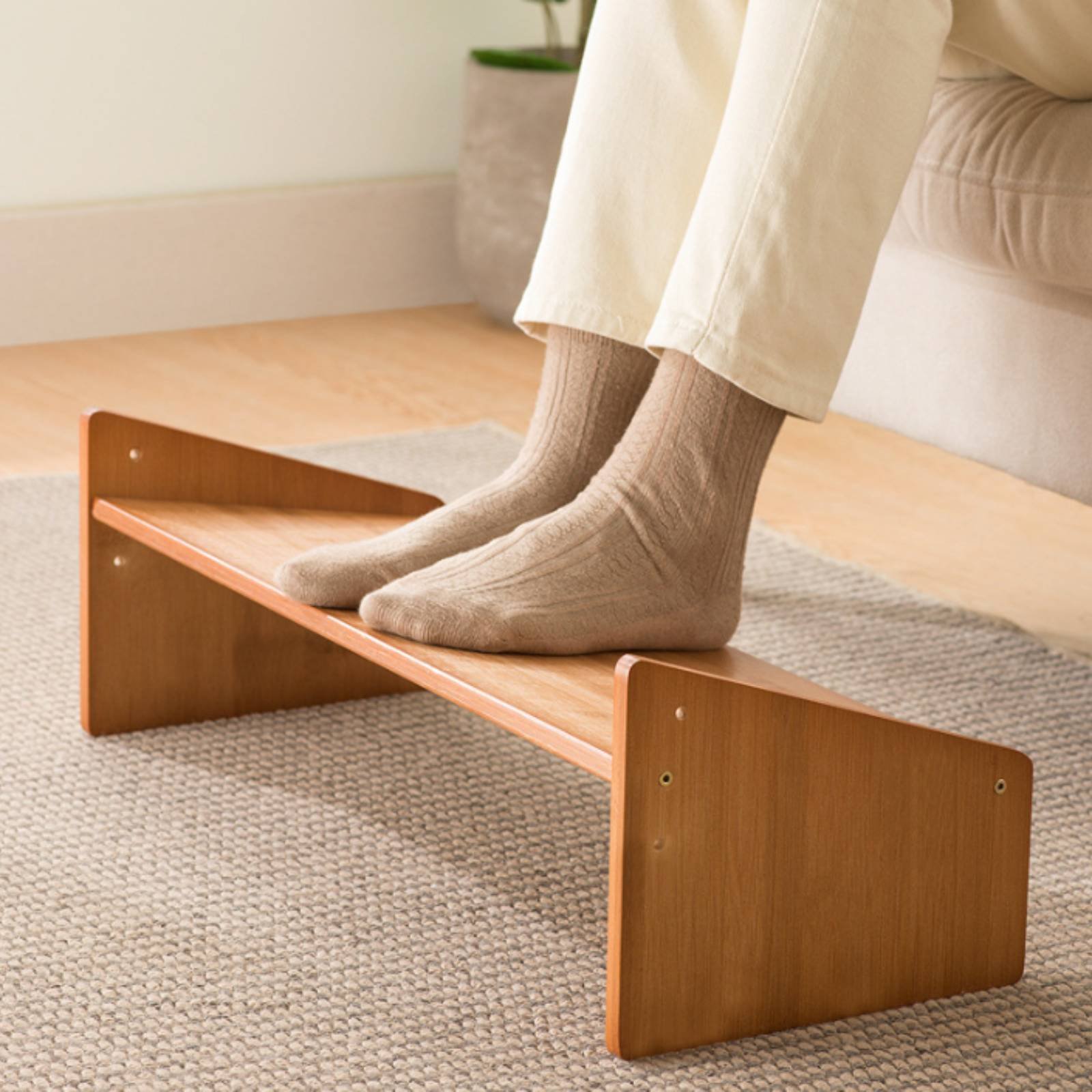Подставка для ног под стол с ш – обзор и цена Office Furniture